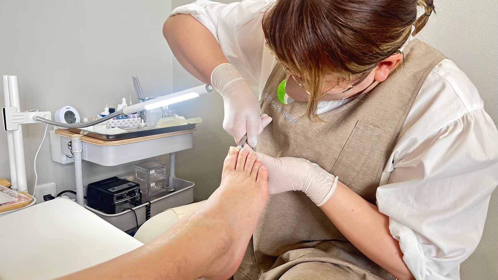 巻き爪 care salon 岐阜の施術風景